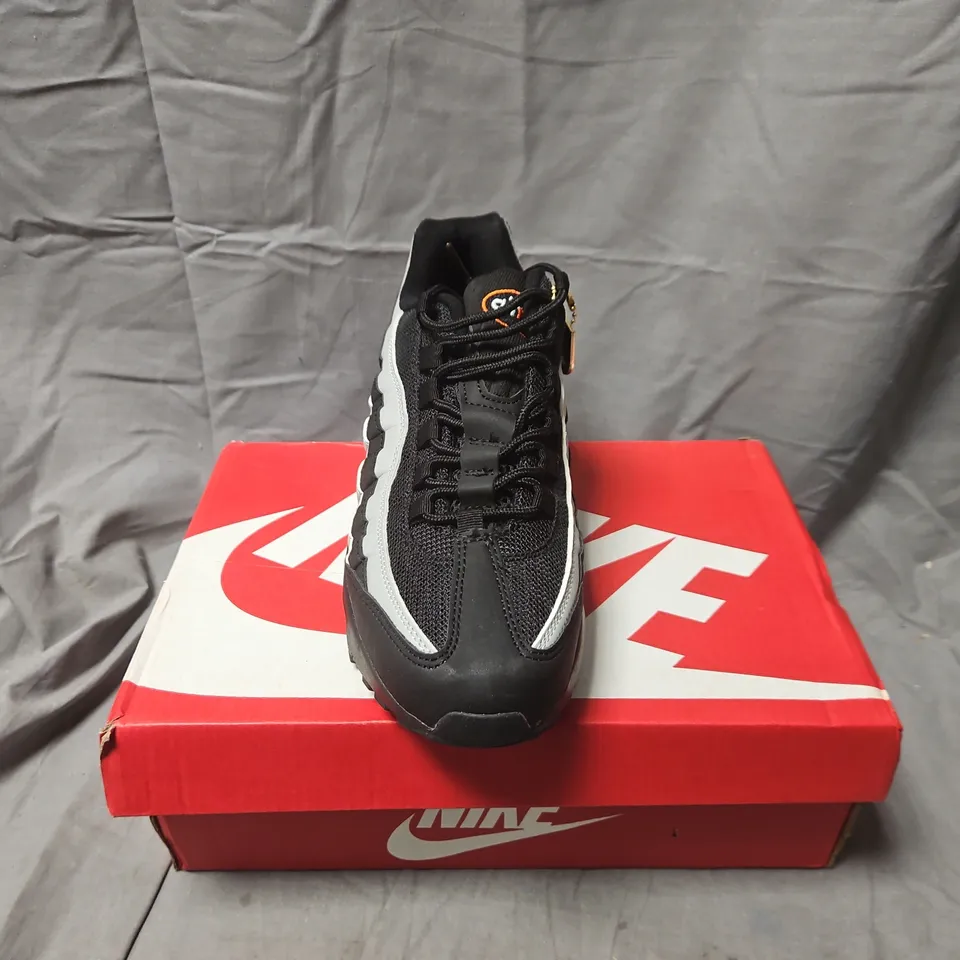 BOXED NIKE AIR MAX 95 TT TRAINERS – UK 7 – BLACK/GRAY/WHITE WITH ORANGE SWOOSH