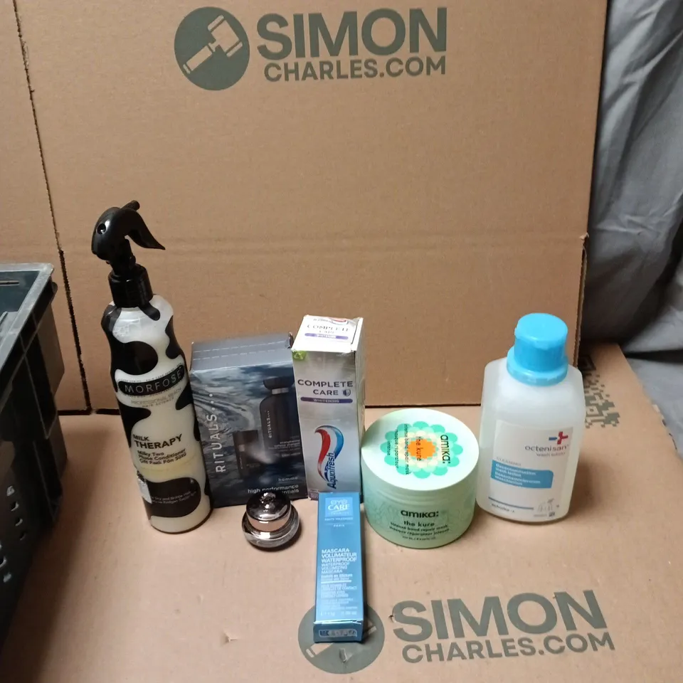 APPROXIMATEY 20 ASSORTED HEALTH AND BEAUTY PRODUCTS TO INCLUDE - AQUAFRESH COMPLETE CARE TOOTHPASTE - OCTENISAN WASH LOTION AND MORFOSE MILK THERAPY CONDITIONER