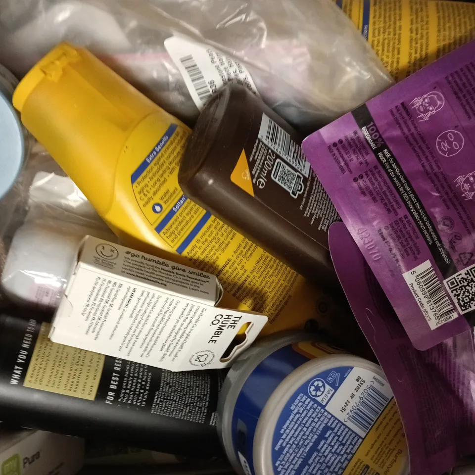 APPROXIMATELY 20 ASSORTED COSMETIC ITEMS TO INCLUDE CHARLES WORTHINGTON, LA ROCHE-POSAY, ETC - COLLECTION ONLY