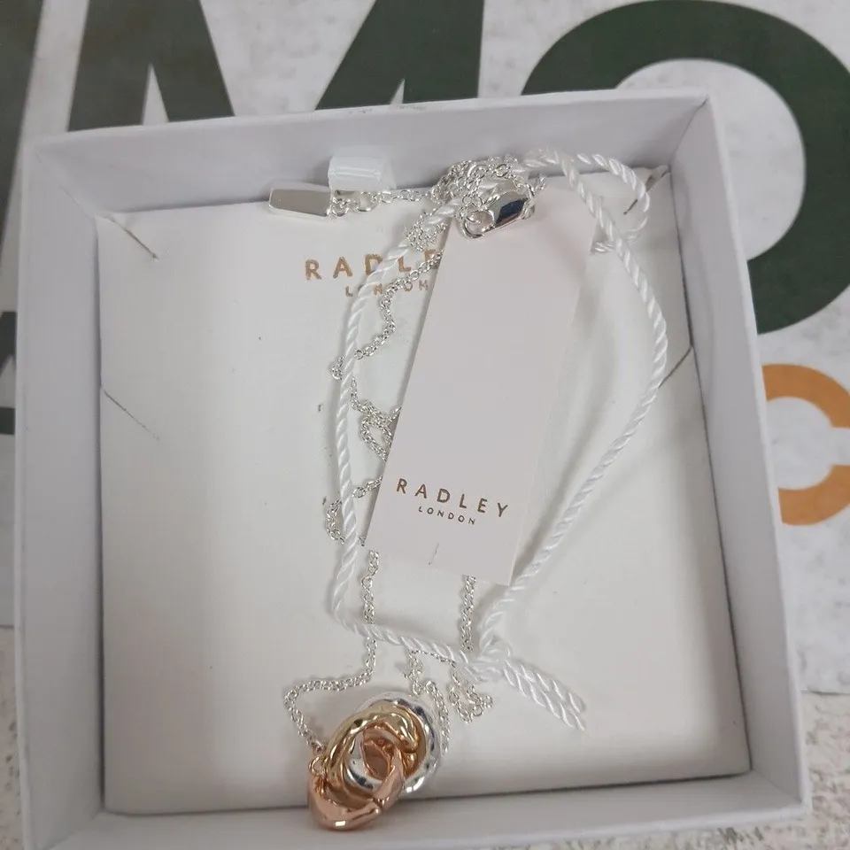 RADLEY LONDON NECKLACE – TRI-TONE RING PENDANT ON SILVER CHAIN