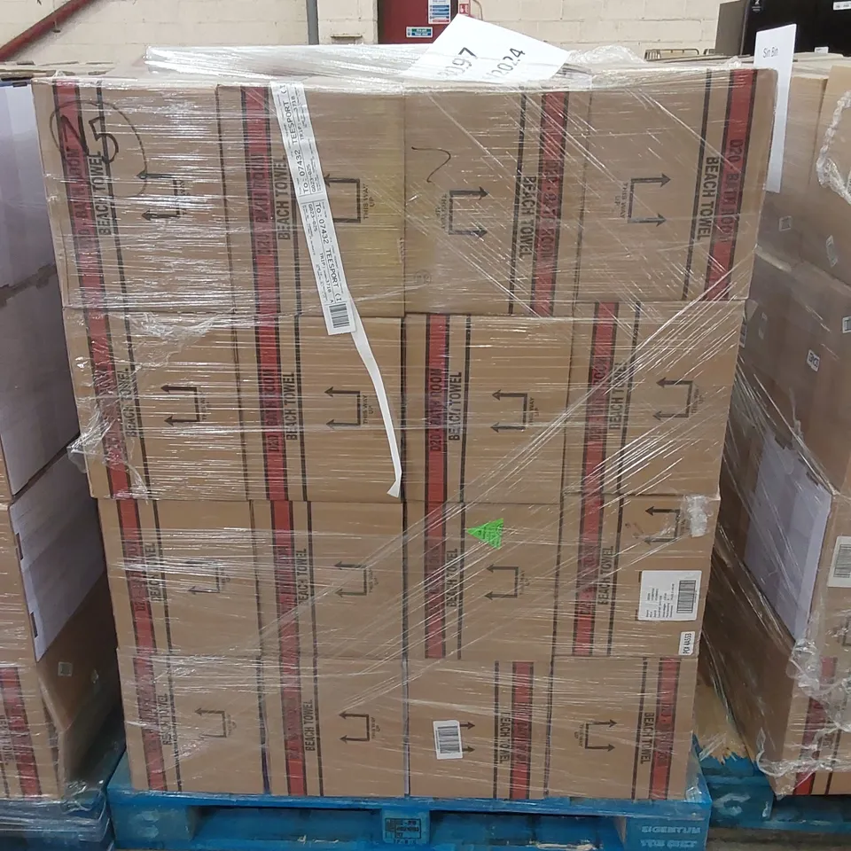 PALLET TO CONTAIN APPROX 48 BOXES OF BRAND NEW UNION JACK BEACH TOWELS - 9 TOWELS PER BOX // SIZE: APPROX 71 X 152cm // COMBINED RRP £2,376.00