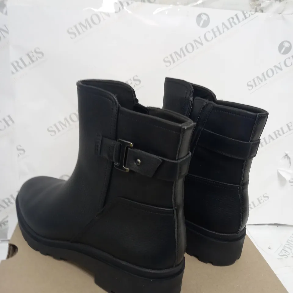 BOXED CLARKS BLACK LEATHER CALLA MID LOW BOOTS 