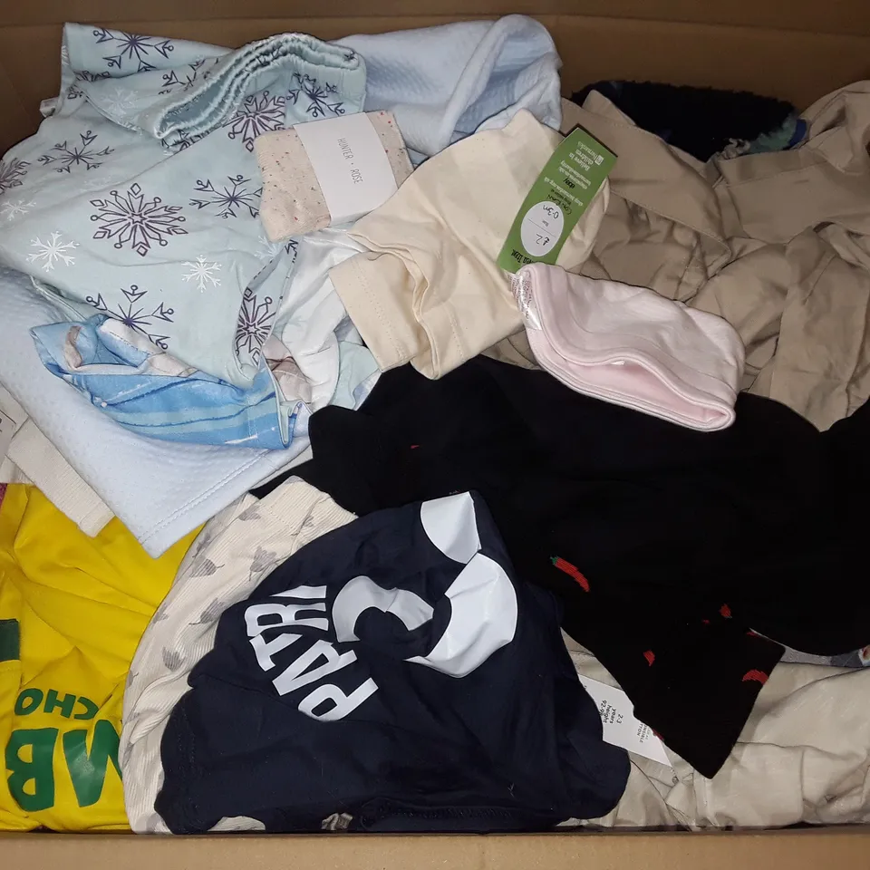 LARGE QUANTITY OF ASSORTED KIDS CLOTHING ITEMS TO INCLUDE M&S, MAYORAL AND ZARA