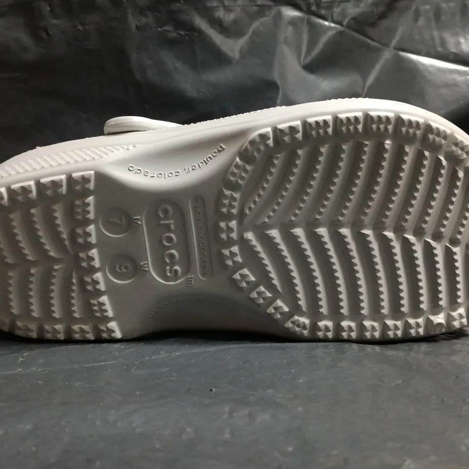 PAIR OF CROCS CLASSIC CLOGS IN GREY SIZE UK M6/W7
