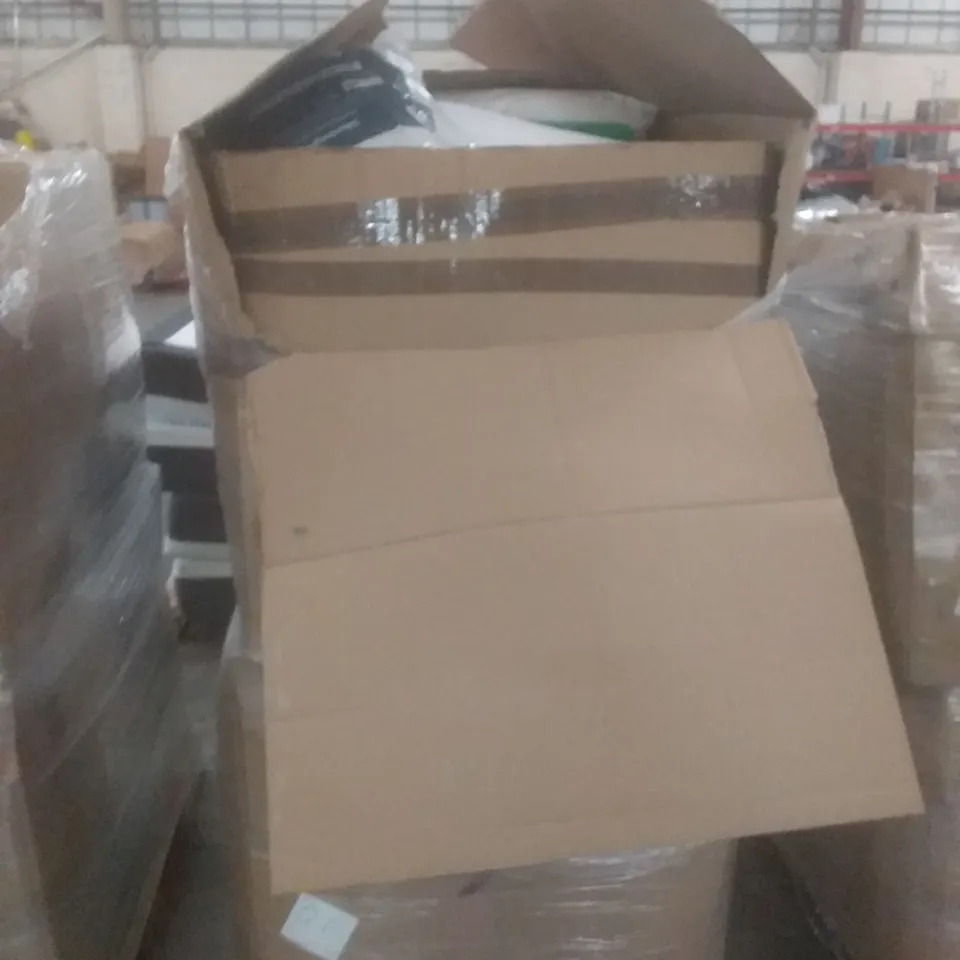 PALLET OF ASSORTED BEDDING ITEMS IN LARGE AMOUNT TO INCLUDE MATTRESS V SHAPED SUPPORT, DUVETS, AND WEIGHTED BLANKED ETC.