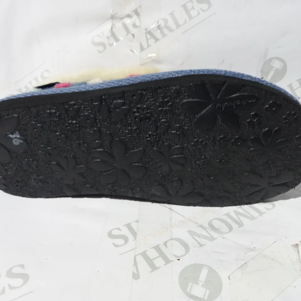 BOXED PAIR OF MOSHULU MULTICOLOUR SLIPPERS UK SIZE 3
