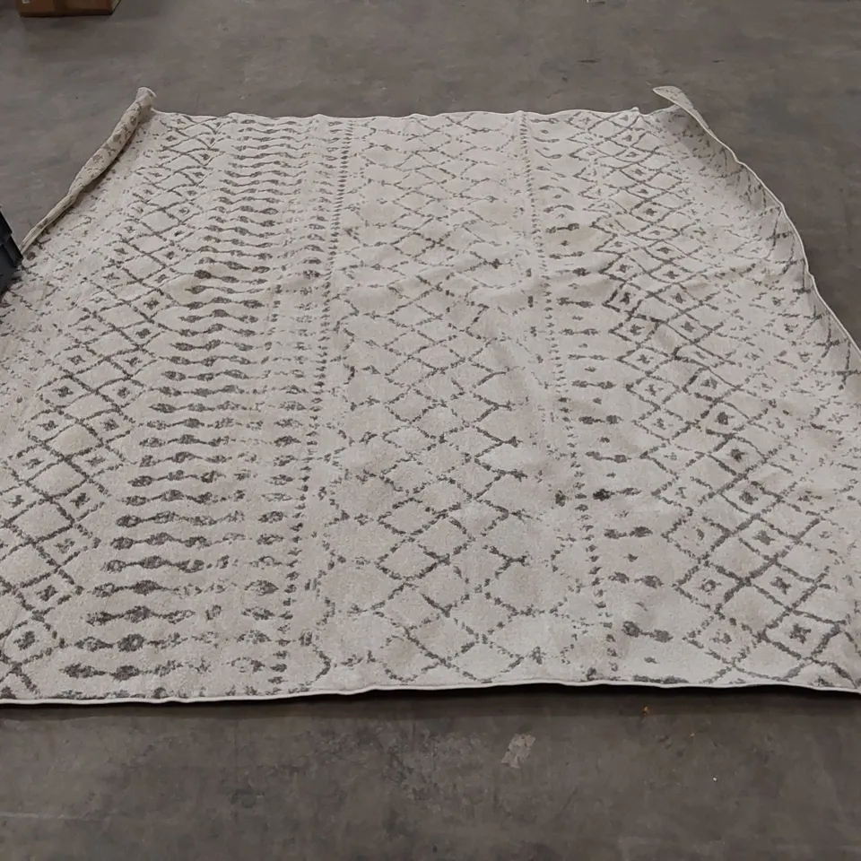 OLGA SQUARE AREA RUG IN GREY - 8' x 8'