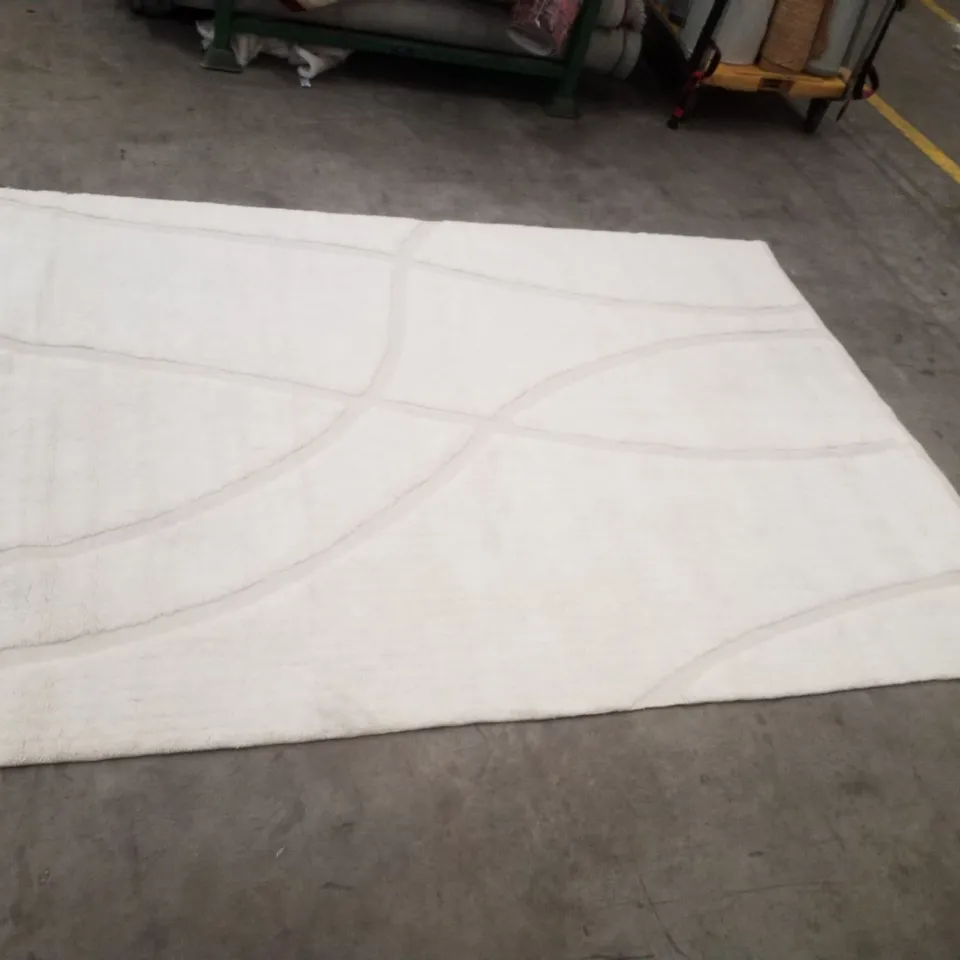 QUALITY DESIGNER AREA RUG    - APPROXIMATELY 230X158CM