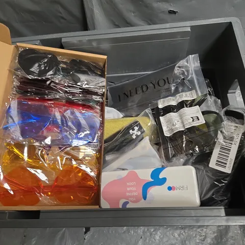 LARGE QUANTITY OF ASSORTED GLASSES AND GLASSES CASES