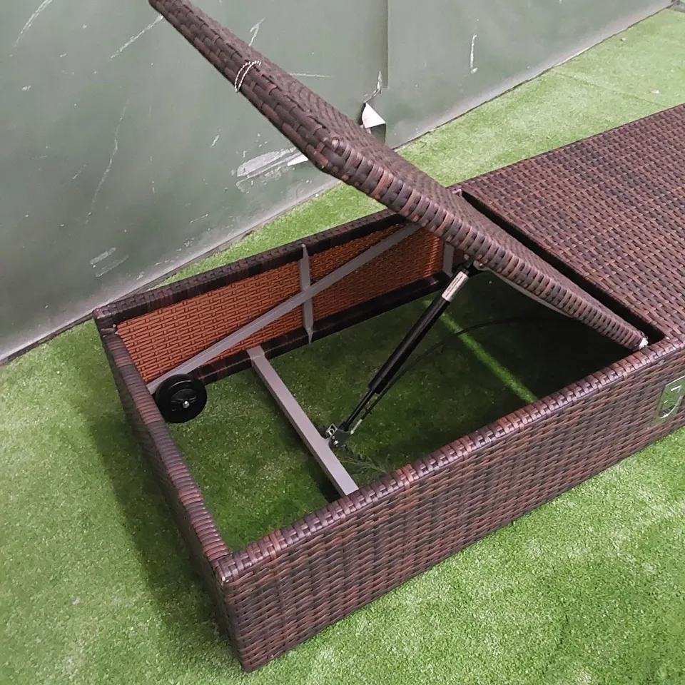 DESIGNER MANUAL ADJUSTABLE SUNLOUNGER IN CHOCOLATE MIX RATTAN