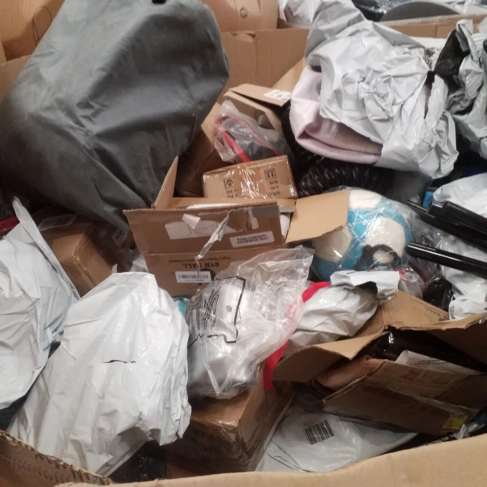 PALLET CONTAINING ASSORTED INFLATABLES PRODUCTS INCLUDING AIR BEDS, GYM AIR MAT, PUNCHING BAG & EXERCISE BALLS