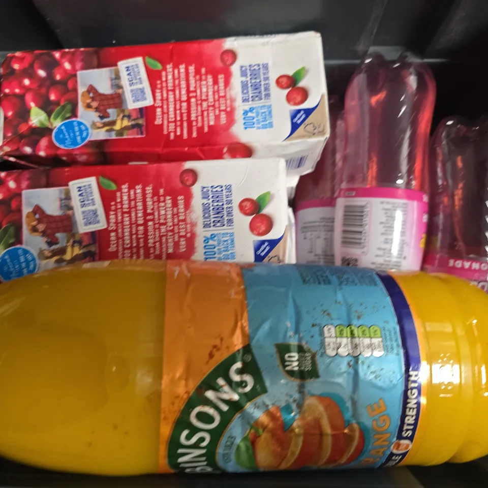 APPROXIMATELY 10 ASSORTED FOOD & DRINK ITEMS TO INCLUDE LUCOZADE ZERO SUGAR, YFOOD SMOOTH VANILLA, OCEAN SPRAY CRANBERRY, ETC - COLLECTION ONLY