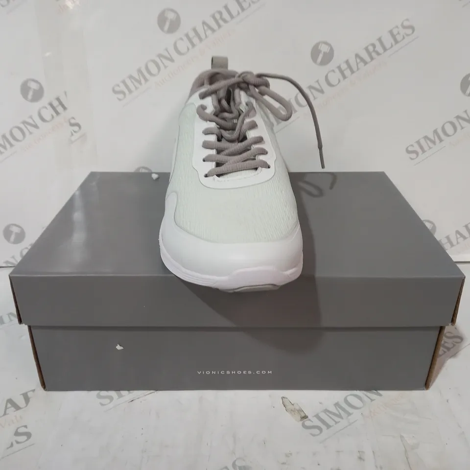 BOXED PAIR OF VIONIC JOJO TRAINERS IN WHITE/PALE GREEN SIZE 7