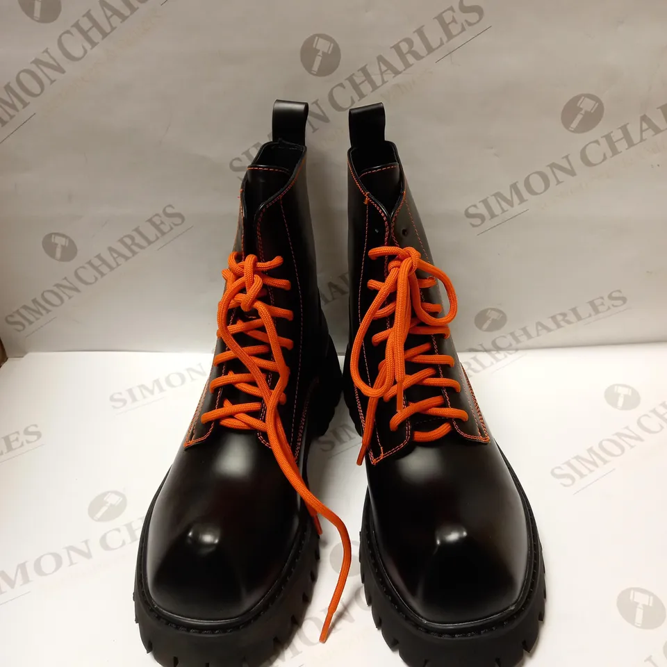 DESIGNER KOI VEGAN BOZO ORANGE AND BLACK FOR TOE BOOTS SIZE 4