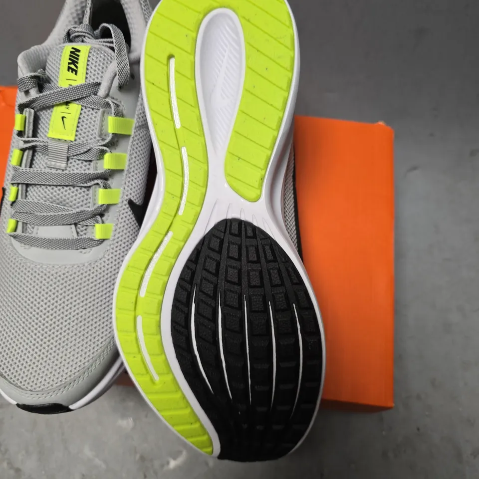 BOXED NIKE RUNALLDAY 2 SIZE 6