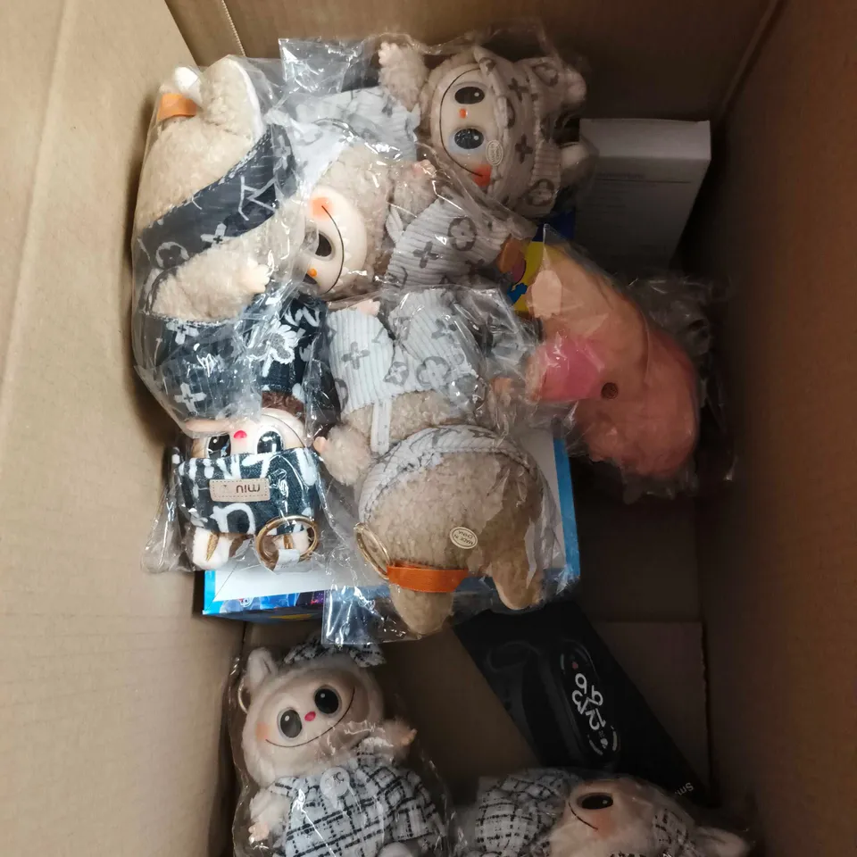 APPROXIMATELY 10 ASSORTED HOUSEHOLD/ELECTRICAL PRODUCTS TO INCLUDE WIRELESS KEYBOARD, POWER ADAPTER, PLUSH TOYS ETC 