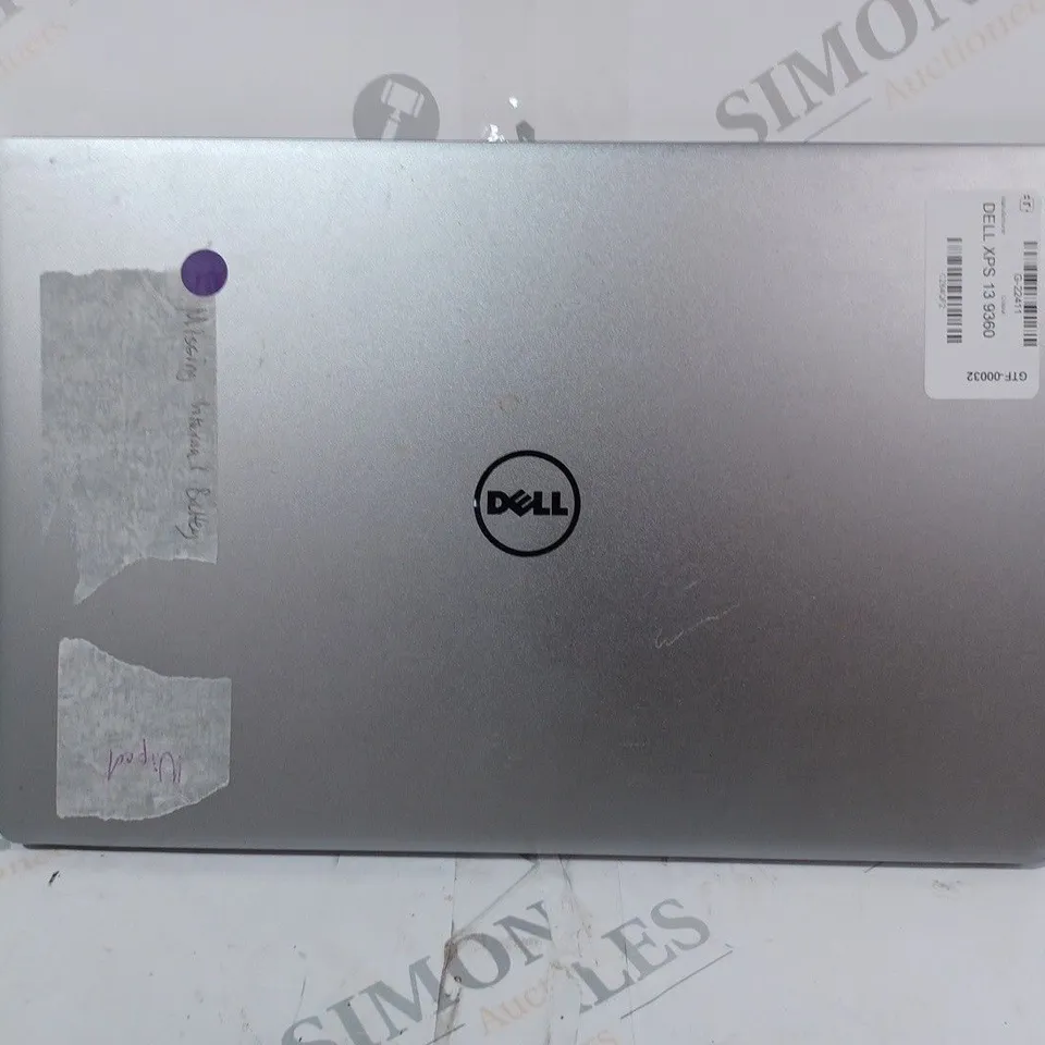 DELL XPS LAPTOP IN METALLIC SILVER