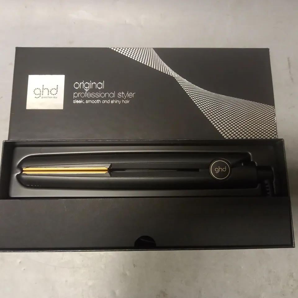 BOXED GHD CERAMIC HAIR STARIGHTENERS