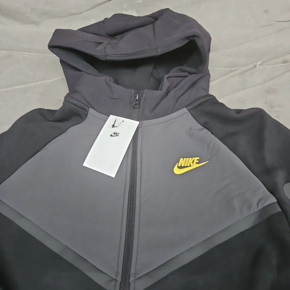 NIKE HOODED JACKET – KIDS - SIZE XL