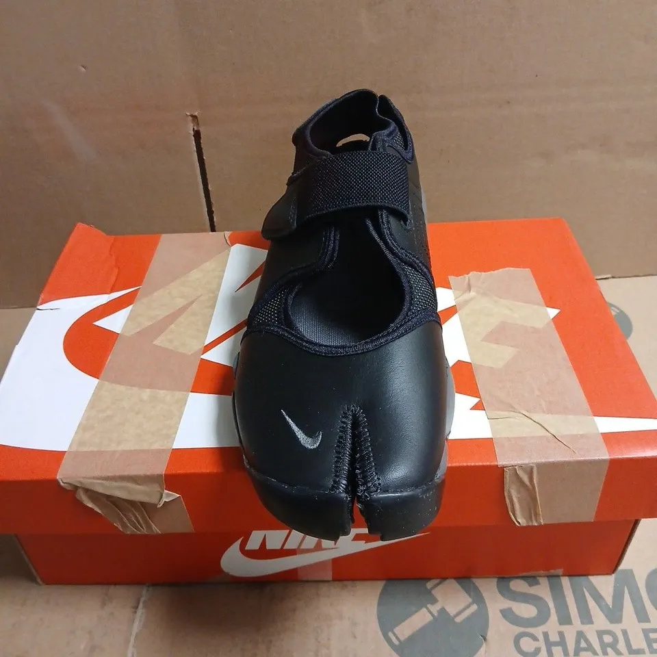 NIKE AIR RIFT BLACK WOMENS SHOES BOXED SIZE 5.5