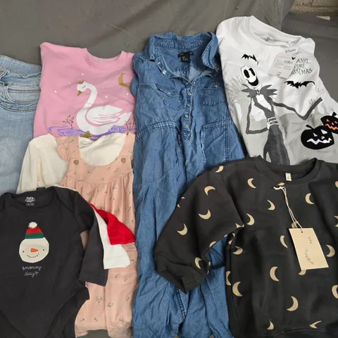 LARGE QUANTITY OF ASSORTED KIDS CLOTHING ITEMS TO INCLUDE JANE NORMAN, FRED & FLO AND PRIMARK