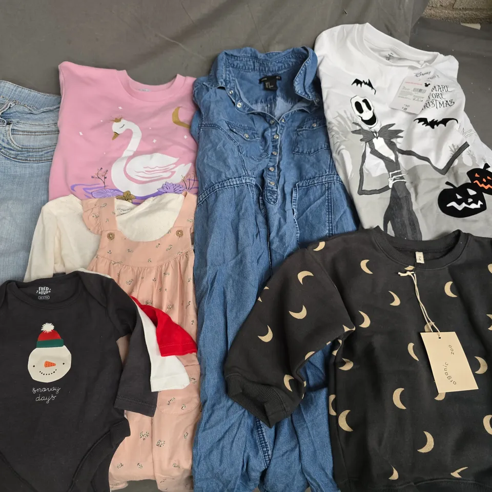 LARGE QUANTITY OF ASSORTED KIDS CLOTHING ITEMS TO INCLUDE JANE NORMAN, FRED & FLO AND PRIMARK