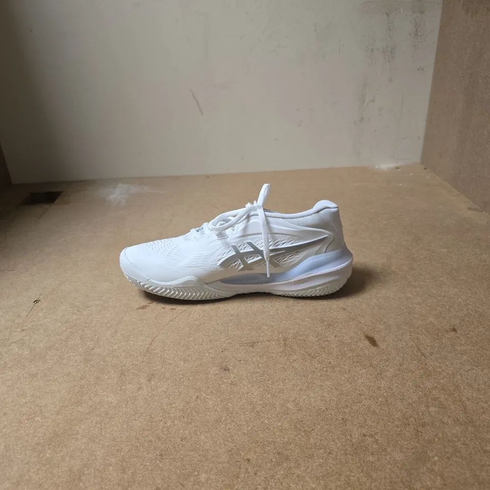 ASICS WHITE RUNNING SHOE -  UK SIZE 5.5 