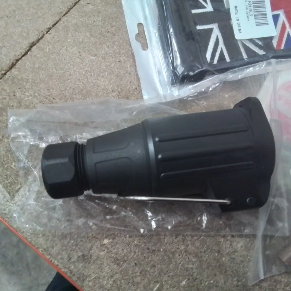 APPROXIMATELY 12 BRAND NEW BOXED ITEMS.