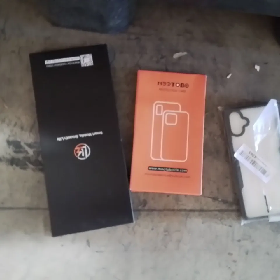 PALLET CONTAINING A LARGE QUANTITY OF PHONE CASES,SCREEN PROTECTORS 