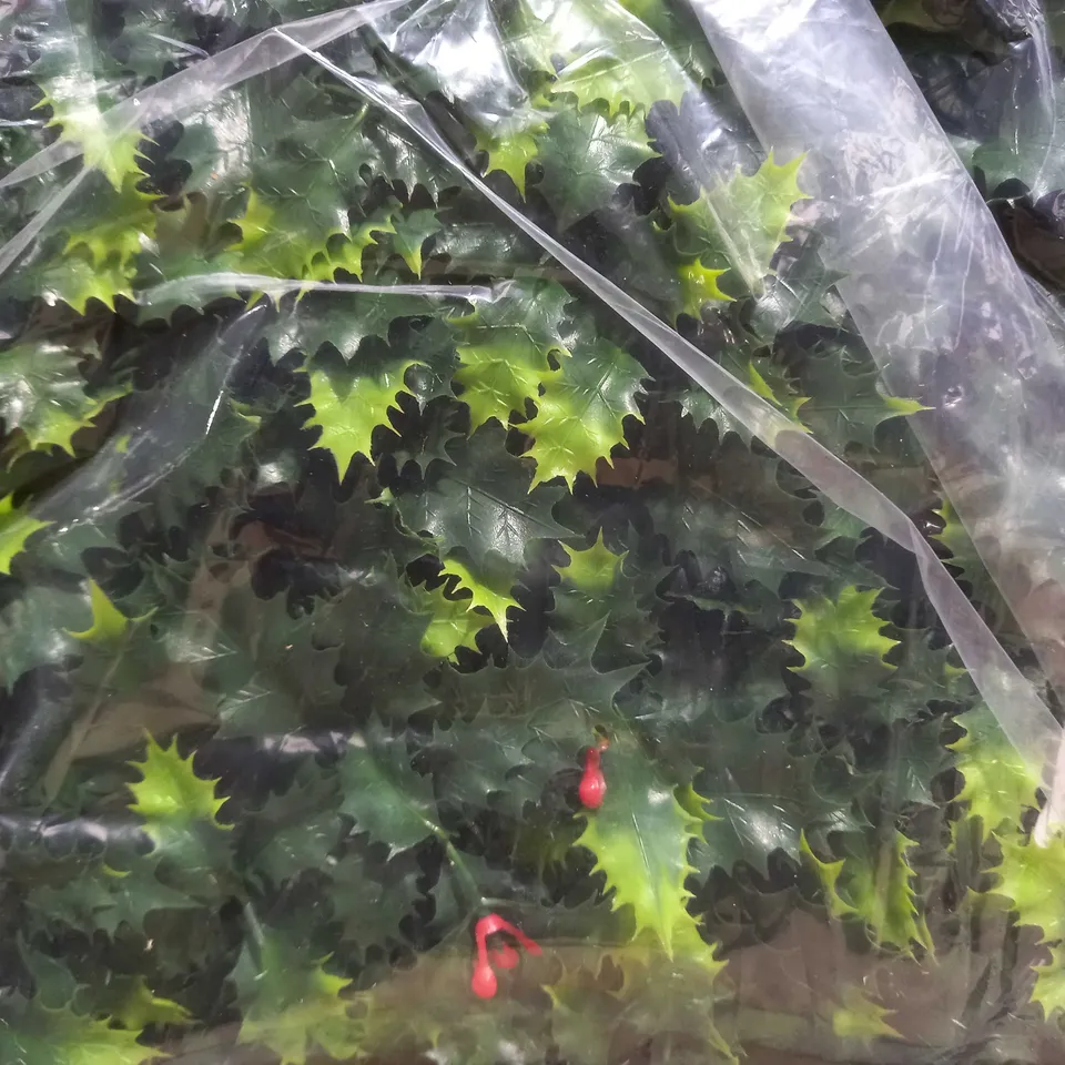 GARDEN REFLECTIONS PRE-LIT HOLLY TRELLIS - COLLECTION ONLY