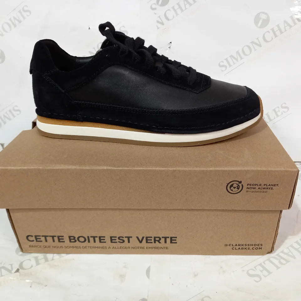 BOXED PAIR OF CLARKS SHOES IN BLACK UK SIZE 7
