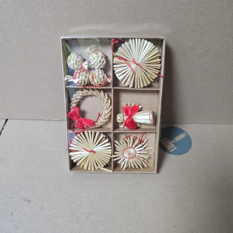 BOX OF APPROXIMATELY 40 X GISELLA GRAHAM  SET OF 6 HANDMADE STRAW DECORATIONS 