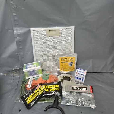 APPROXIMATELY 15 ASSORTED HOUSEHOLD ITEMS TO INCLUDE SHOE SHINE WIPES, SUPER GLUE, SOLAR LIGHT, ETC