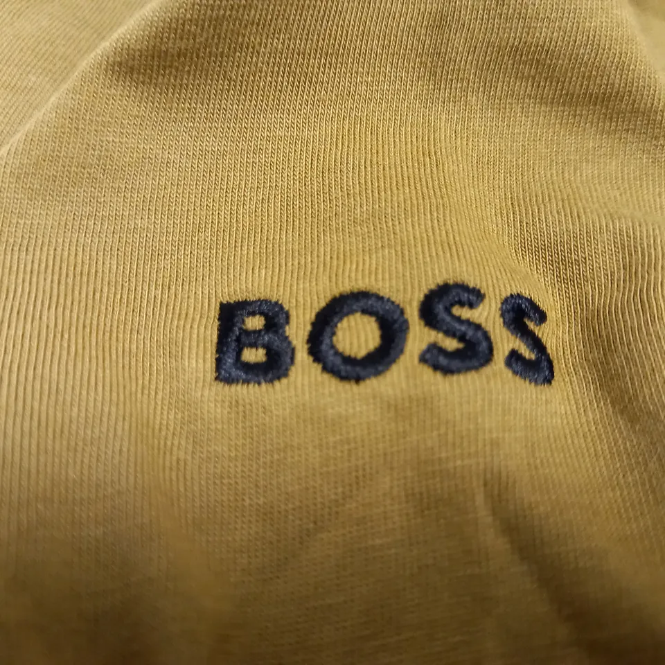 LARGE BROWN HUGO BOSS T-SHIRT 