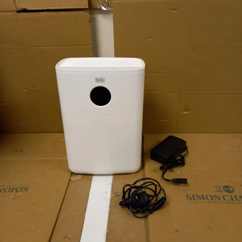 BLACK AND DECKER 2-LITRE DEHUMIDIFIER WITH AIR PURIFIER