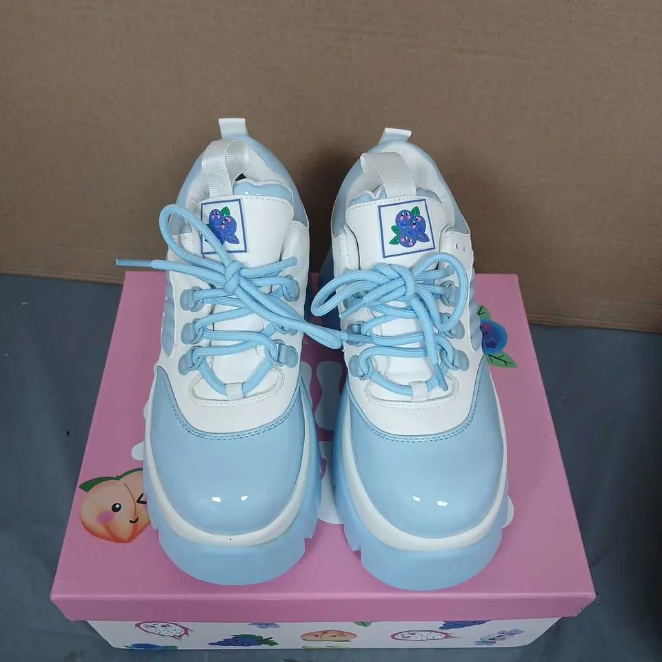 KOI FRUTTI TUTTI BLUEBERRY SMOOTHIE TRAINERS – KIDS, BLUE/WHITE, UK 4