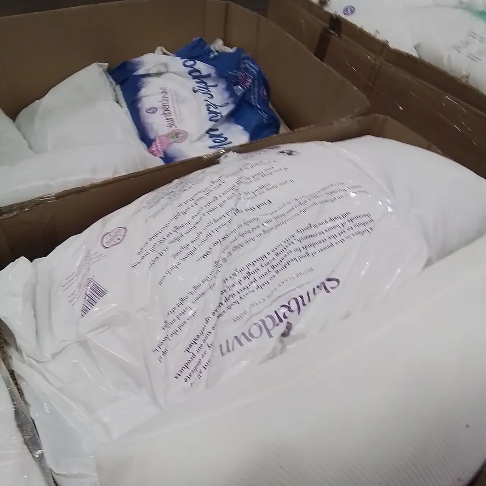 PALLET CONTAINING VARIOUS PILLOWS, DUVETS AND BEDDING ETC.