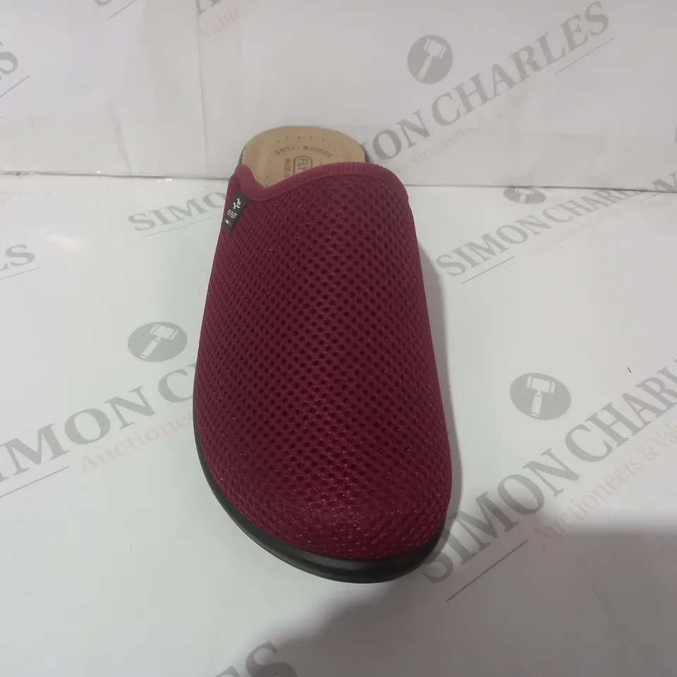 BOXED PAIR OF FLY FLOT SLIP-ON SHOES IN MAROON EU SIZE 39
