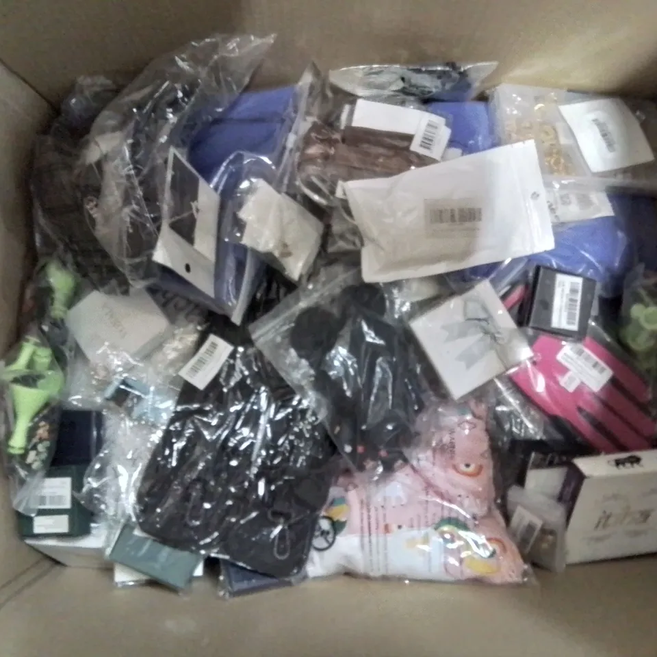 BOX CONTAINING LARGE AMOUNT OF MIXED FASHION ITEMS, CLOTHING, COSTUME/DRESS UP JEWELLERY ETC.