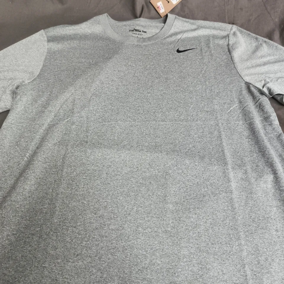 NIKE CASUAL TEE - SIZE L