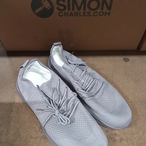 GREY KNIT RUNNING SHOES – MEN'S EU43