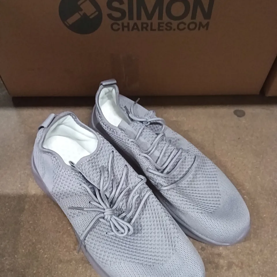 GREY KNIT RUNNING SHOES – MEN'S EU43