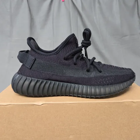 BOXED ADIDAS YEEZY BOOST 350 V2 ONYX - UK 6 