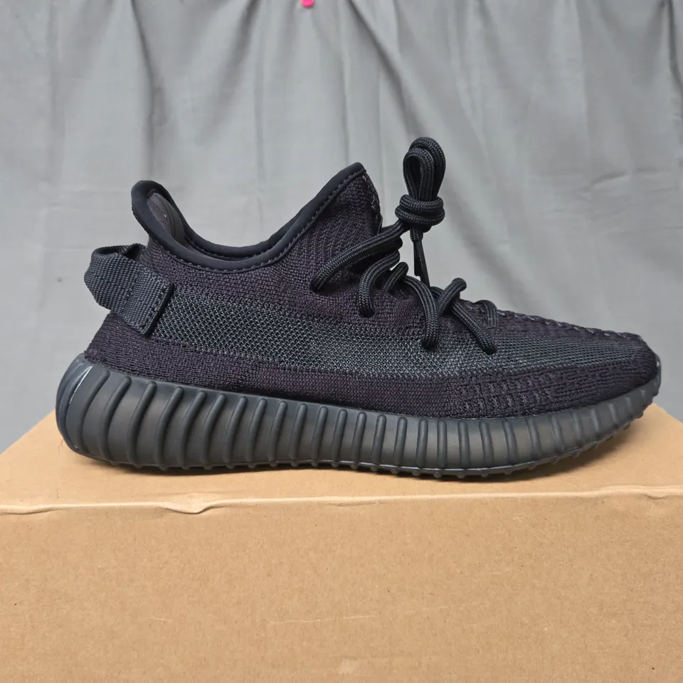 BOXED ADIDAS YEEZY BOOST 350 V2 ONYX - UK 6 