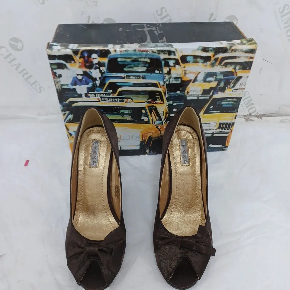 APPROXIMATELY 5 PAIRS OF BOXED TAXI BROWN HEELED PUMPS OPEN TOE IN VARIOUS SIZES 