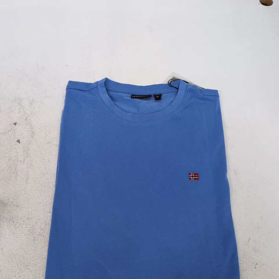 NAPAPIJRI GEOGRAPHICS T-SHIRT ULTRAMARINE BLUE – UK M
