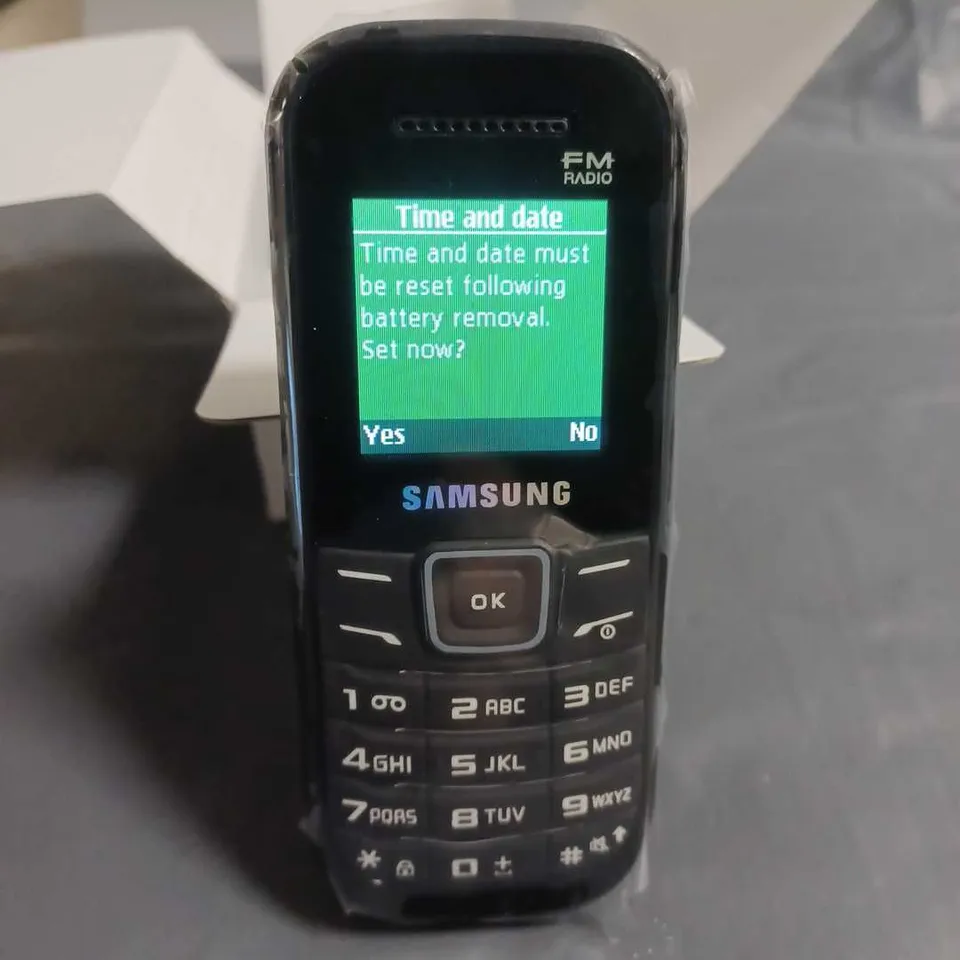 SAMSUNG KEYSTONE 2 GT-E1205Y MOBILE PHONE