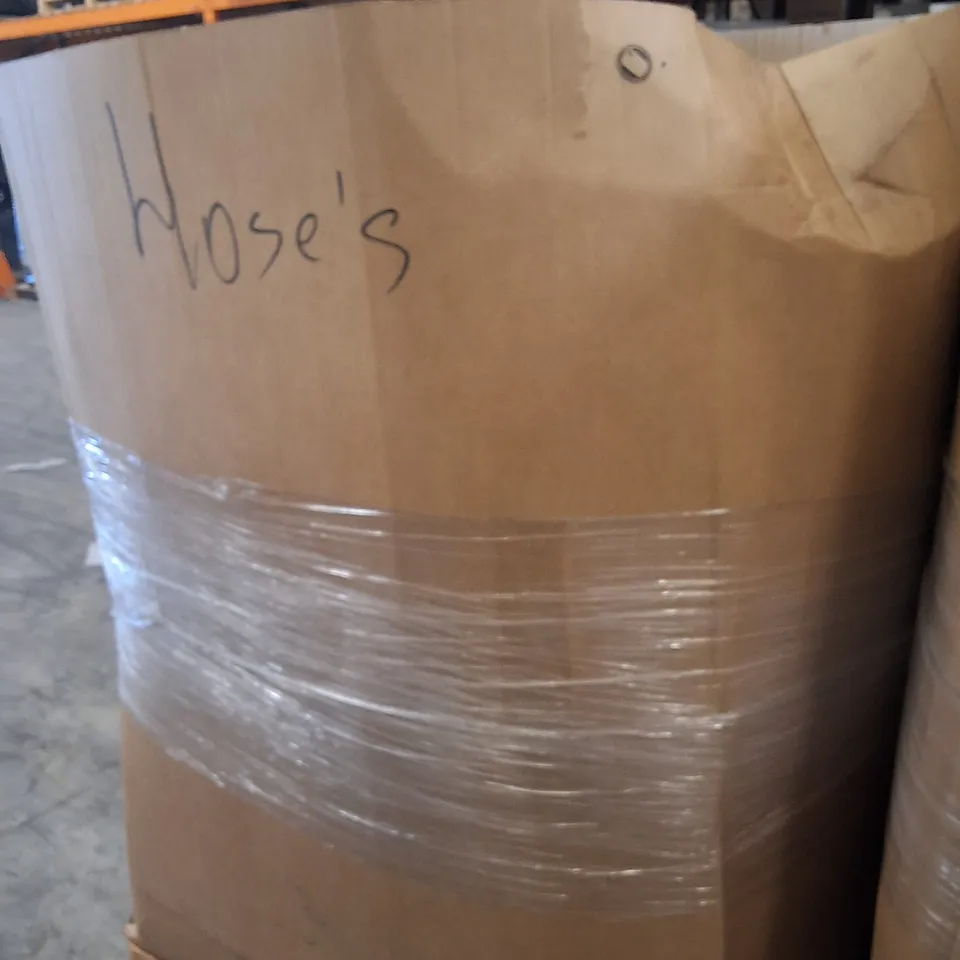 PALLET CONTAINING A LARGE QUANTITY OF HOSES