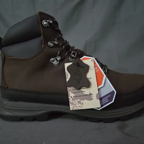 BOXED PAIR OF NORTHWEST TERRITORY PELLY ANKLE BOOTS IN DARK BROWN UK SIZE 11