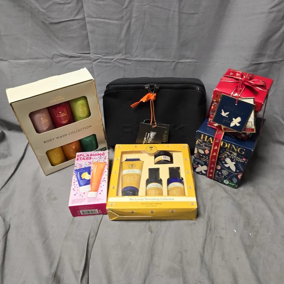 APPROXIMATELY 15 ASSORTED BOXES COSMETICS ITEMS TO INCLUDE BAYLIS & HARDING KEEPSAKE BOXES, BEE LOVELY NOURISHING COLLECTION, FCUK DUO, ETC